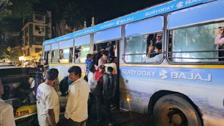 overcrowded MBMT buses force passengers to travel dangerously passengers travel hanging in bus overcrowded MBMT buses force passengers to travel dangerously passengers travel hanging in bus