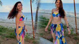 sonalee kulkarni beach look