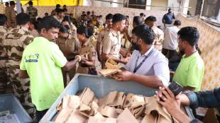 thane municipal corporation provided tea and snacks to staff during anti encroachment operations
