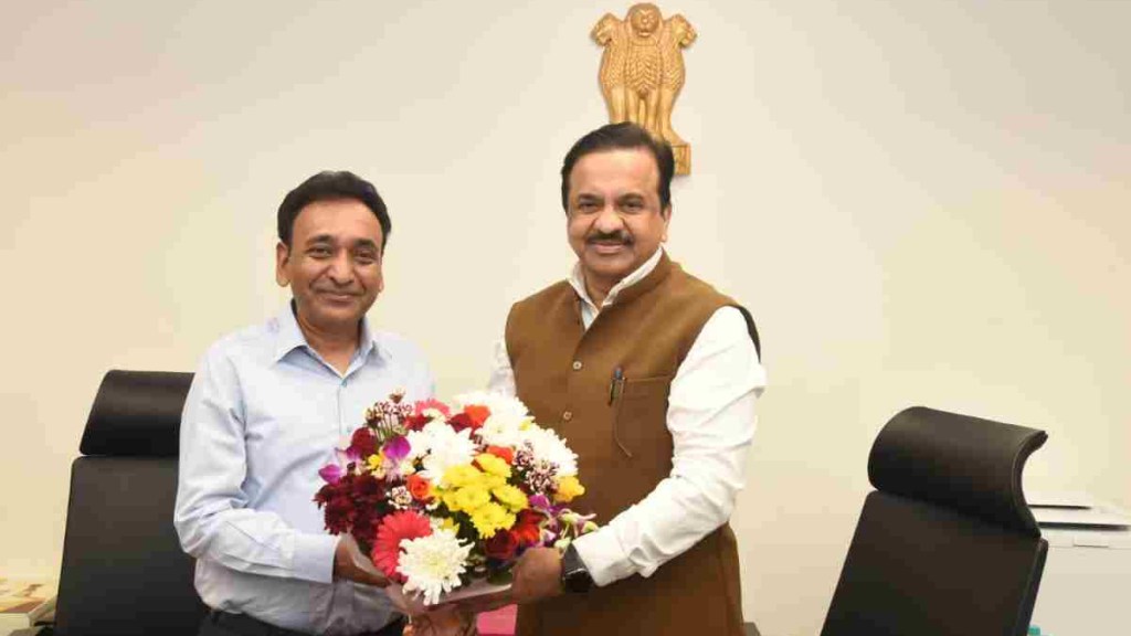 Rajesh Agarwal IAS Takes Charge As 47th Chief Secretary Maharashtra eniority Bypass Controversy Rajesh Agarwal IAS Takes Charge As 47th Chief Secretary Maharashtra eniority Bypass Controversy