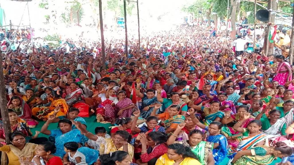 Shramjeevi Sangha protest continues for second Shramjeevi Sangha protest continues for second