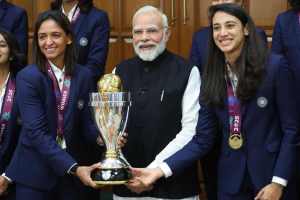 PM Narendra Modi Doesnt touch Women World Cup Trophy While Team Photo Out of Respect