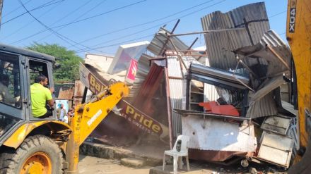 PMC demolishes illegal godowns sheds in Gangadham BDP Nana Peth areas
