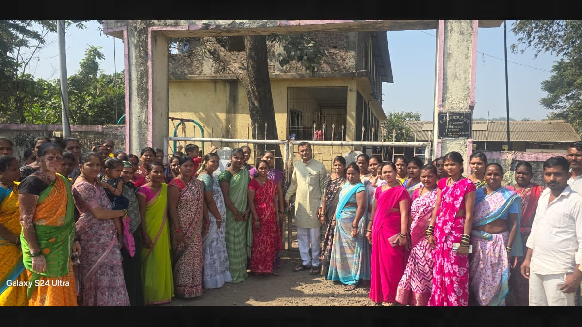 शिक्षक नाही तर शाळाच बंद ! कामण जिल्हा परिषद शाळेला पालकांनी ठोकले टाळे