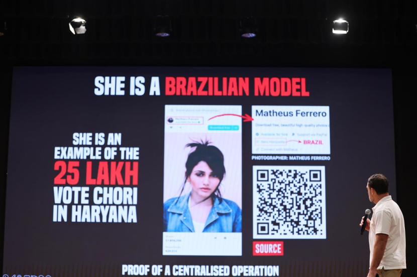 राहुल गांधींच्या आरोपानुसार, मतदार यादीत जाणूनबुजून गडबड करण्यात आली. जेणेकरून भाजपाला याचा फायदा होईल. आयोगाने जर ठरवले तर ते एका मिनिटात दुबार किंवा ब्लर फोटो हटवू शकतात. पण तेअसे करत नाहीत, कारण त्यांना भाजपाची मदत करायची आहे.