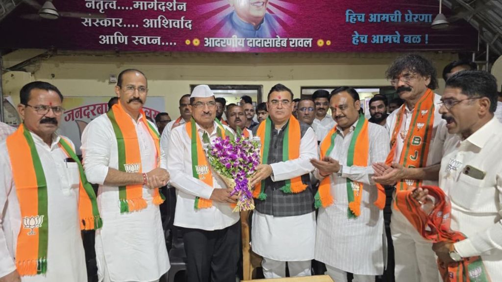 Ravindra Deshmukh BJP  entry reshapes political equation in Dondaicha dhule