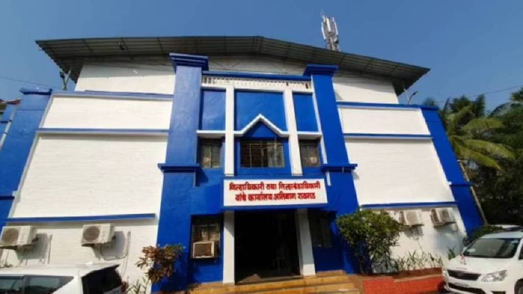 रायगड जिल्ह्यातील नगरपरिषद निवडणुकीसाठी प्रशासन सज्ज (संग्रहित छायाचित्र) रायगड जिल्ह्यातील नगरपरिषद निवडणुकीसाठी प्रशासन सज्ज (संग्रहित छायाचित्र)