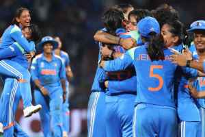 Harmanpreet Kaur Masterstroke Gives Bowling to shafali Verma Took 2 Wickets in Two Over