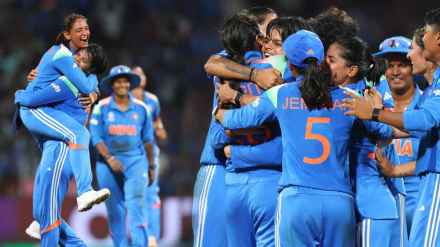 Harmanpreet Kaur Masterstroke Gives Bowling to shafali Verma Took 2 Wickets in Two Over