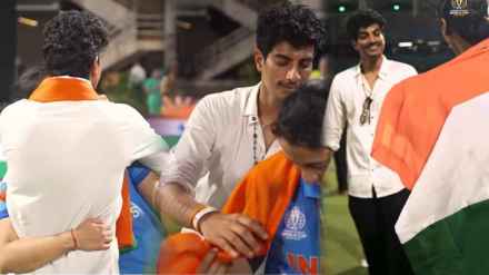 Smriti Mandhana Palash Muchhal World Cup Winning Celebration He Draped Indian Flag on her Video viral Smriti Mandhana Palash Muchhal World Cup Winning Celebration He Draped Indian Flag on her Video viral