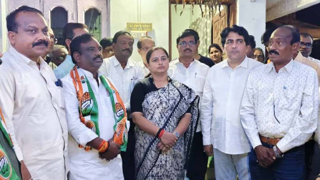 Bhadravati: BJP city president Adv. Sunil Namojwar joins Congress