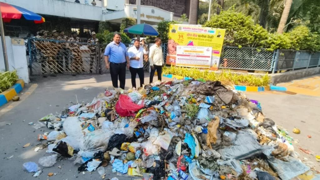   ठाणे, कळवा, मुंब्रा, दिवा, डायघरमध्ये कचऱ्याचे ढीग  (छायाचित्र:लोकसत्ता टीम)
