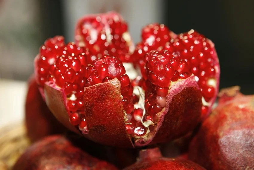 pomegranate benefits and side effects