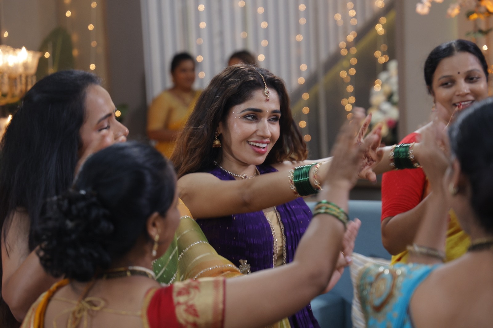 Veen Doghatli Hi Tutena Swanandi Adhira Green Bangles Ceremony