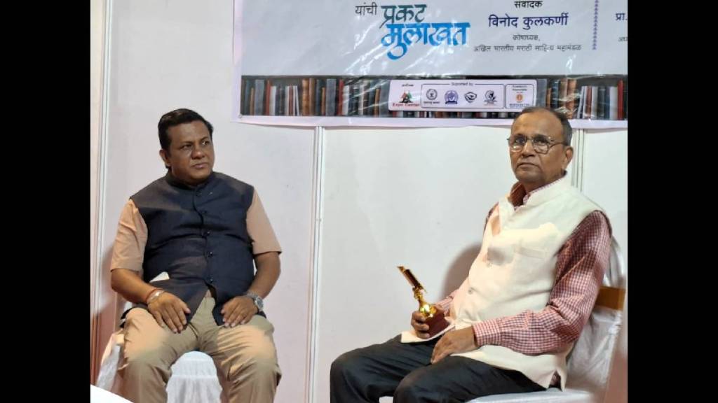 Vinod Kulkarni interacted with Dr. Sadanand More at the ‘Pune Book Fair’ Vinod Kulkarni interacted with Dr. Sadanand More at the ‘Pune Book Fair’