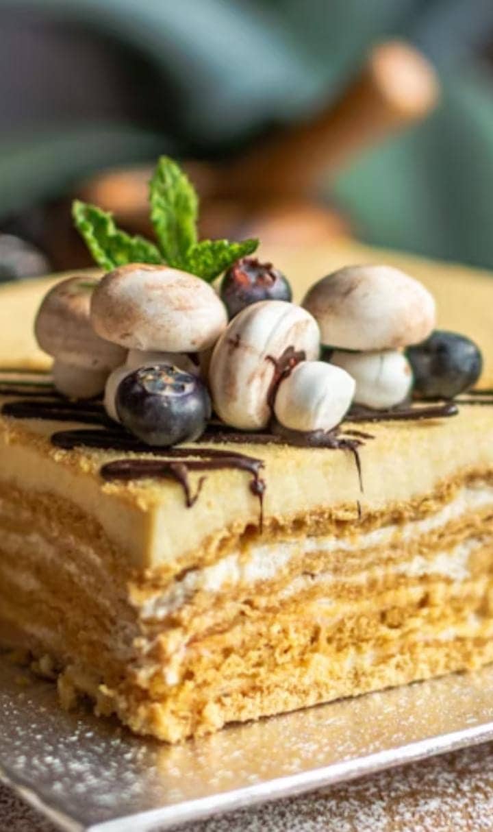 Delicious famous cake recipe dessert.