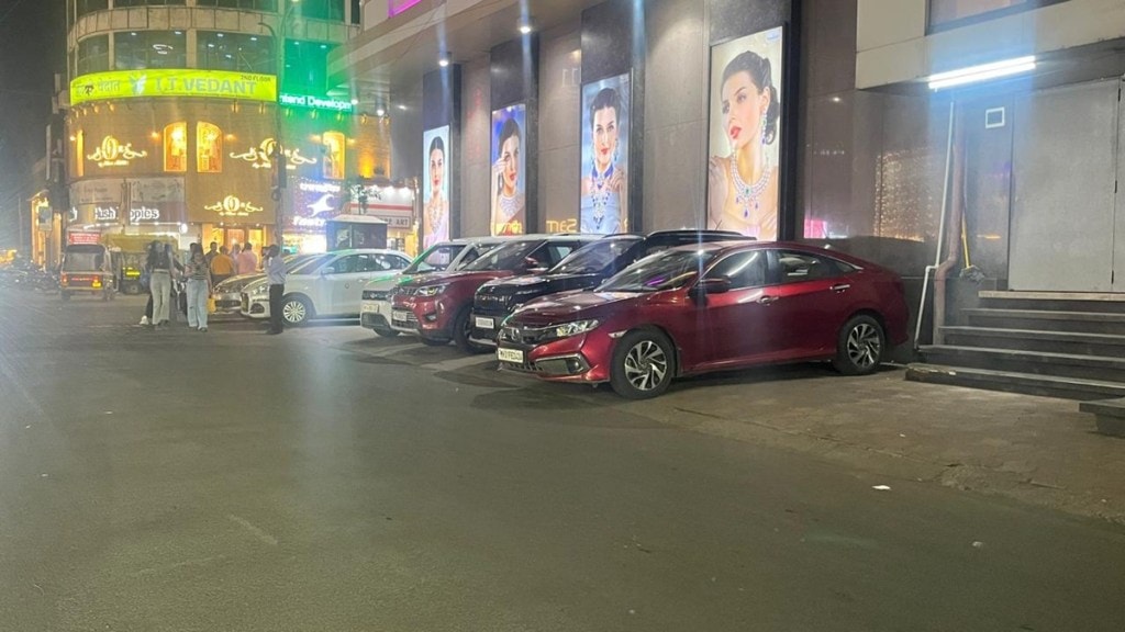 Nagpur gold market, Itwari gold market traffic, Dharampeth gold shops, parking issues Nagpur, gold traders Nagpur, Nagpur gold market, Itwari gold market traffic, Dharampeth gold shops, parking issues Nagpur, gold traders Nagpur,