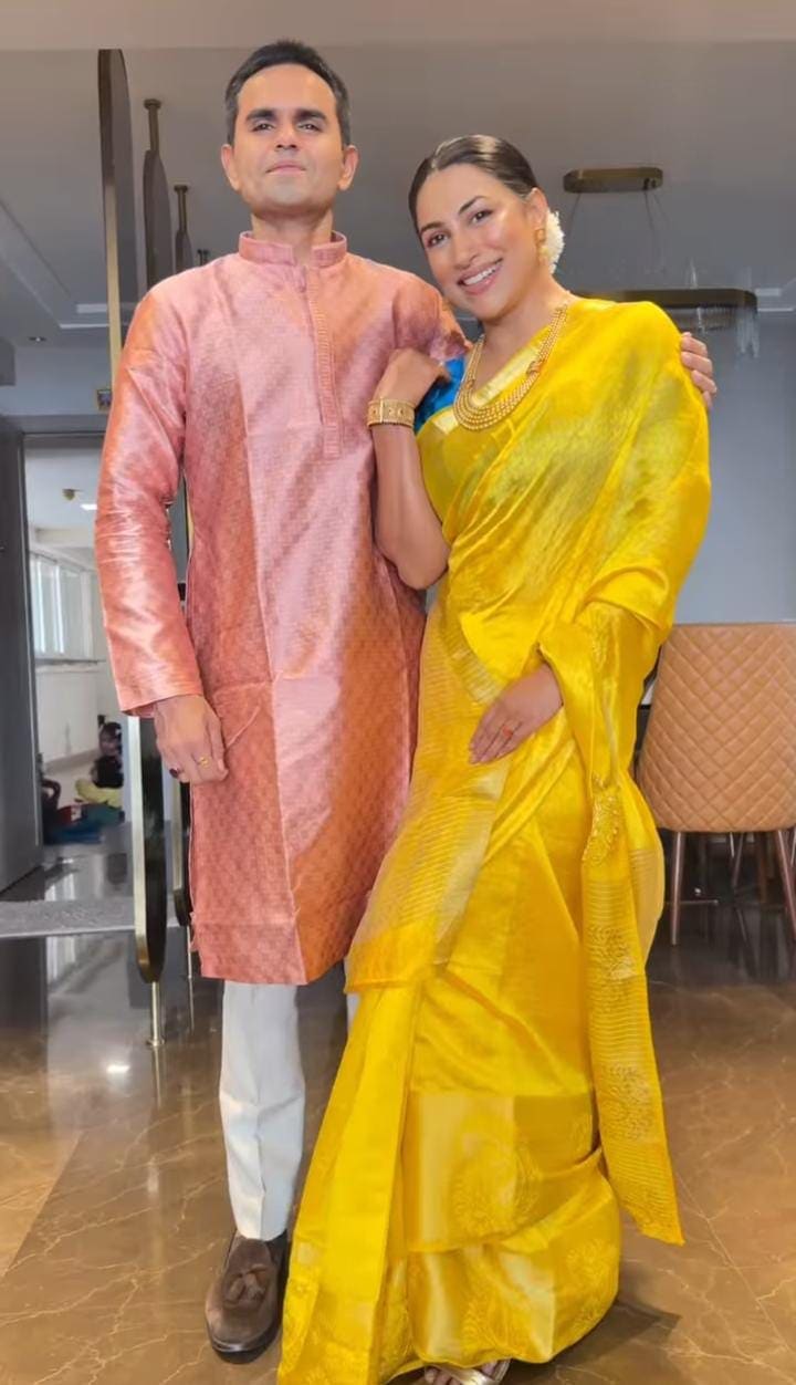 Kranti Redkar and Sameer Wankhede in a traditional look