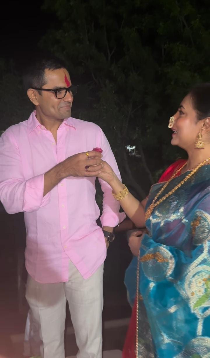 Kranti Redkar and Sameer Wankhede in a traditional look