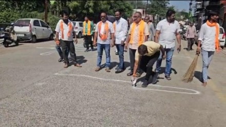 Dhule road corruption, Dhule Shiv Sena protest, Dhule infrastructure fraud, concrete road scam, Maharashtra local government corruption, Dhule road corruption, Dhule Shiv Sena protest, Dhule infrastructure fraud, concrete road scam, Maharashtra local government corruption,