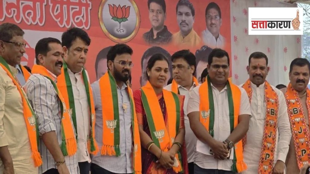 चोहोबाजूंची कोंडी होताच भाजपाची माघार; कोण आहेत काशिनाथ चौधरी? त्यांची का होतेय चर्चा? (छायाचित्र सोशल मीडिया) चोहोबाजूंची कोंडी होताच भाजपाची माघार; कोण आहेत काशिनाथ चौधरी? त्यांची का होतेय चर्चा? (छायाचित्र सोशल मीडिया)