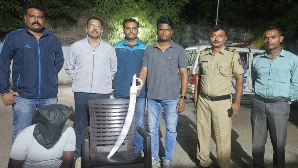 yavatmal youth arrested for cutting cake with sword yawatmal news yavatmal youth arrested for cutting cake with sword yawatmal news