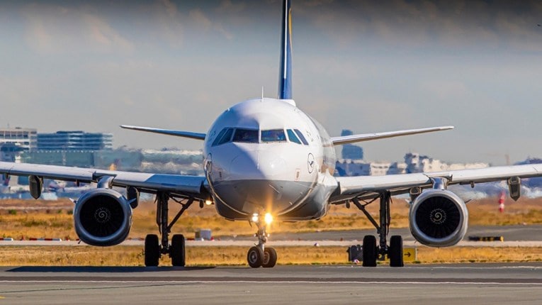 विमानतळाच्या परिसरत लेझर लाईट्स लावाल तर…