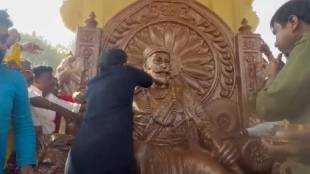 Amit Thackeray unveils Shivaji Maharaj's statue in Nerul
