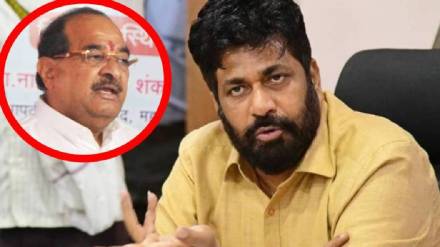 Two lakhs reward for anyone who blackmails Bachchu Kadu; Response from aggressive Vikhe supporters Two lakhs reward for anyone who blackmails Bachchu Kadu; Response from aggressive Vikhe supporters