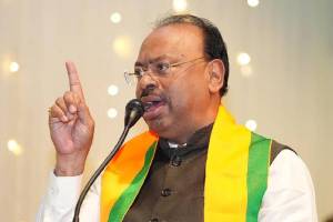 chandrashekhar bawankule raises queries over mundhwa land transaction