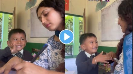 The innocent bond between student and teacher wins hearts! The innocent bond between student and teacher wins hearts!