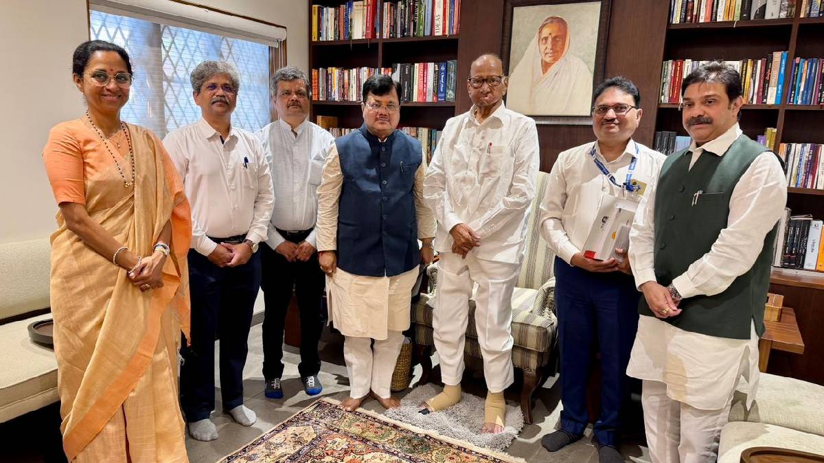 Demand for information from Sharad Pawar regarding self-redevelopment; Darekar-Pawar meeting