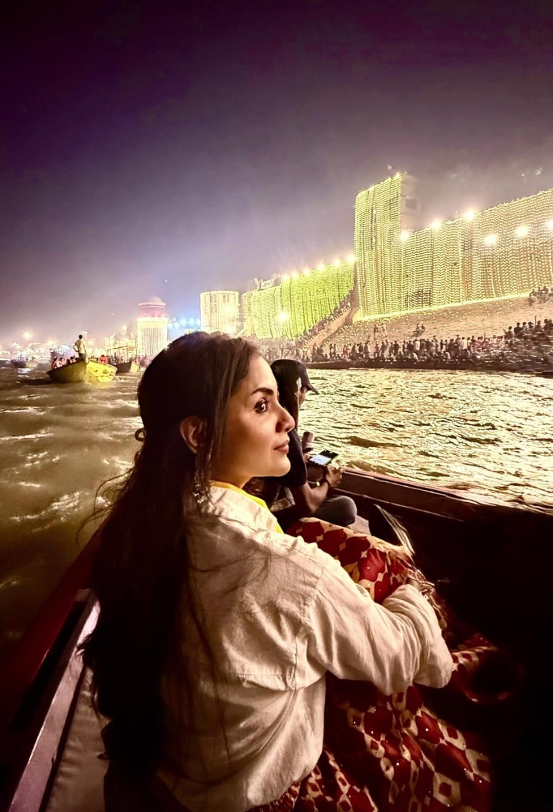 marathi actress disha pardeshi went to varanasi banaras and enjoy dev deepawali