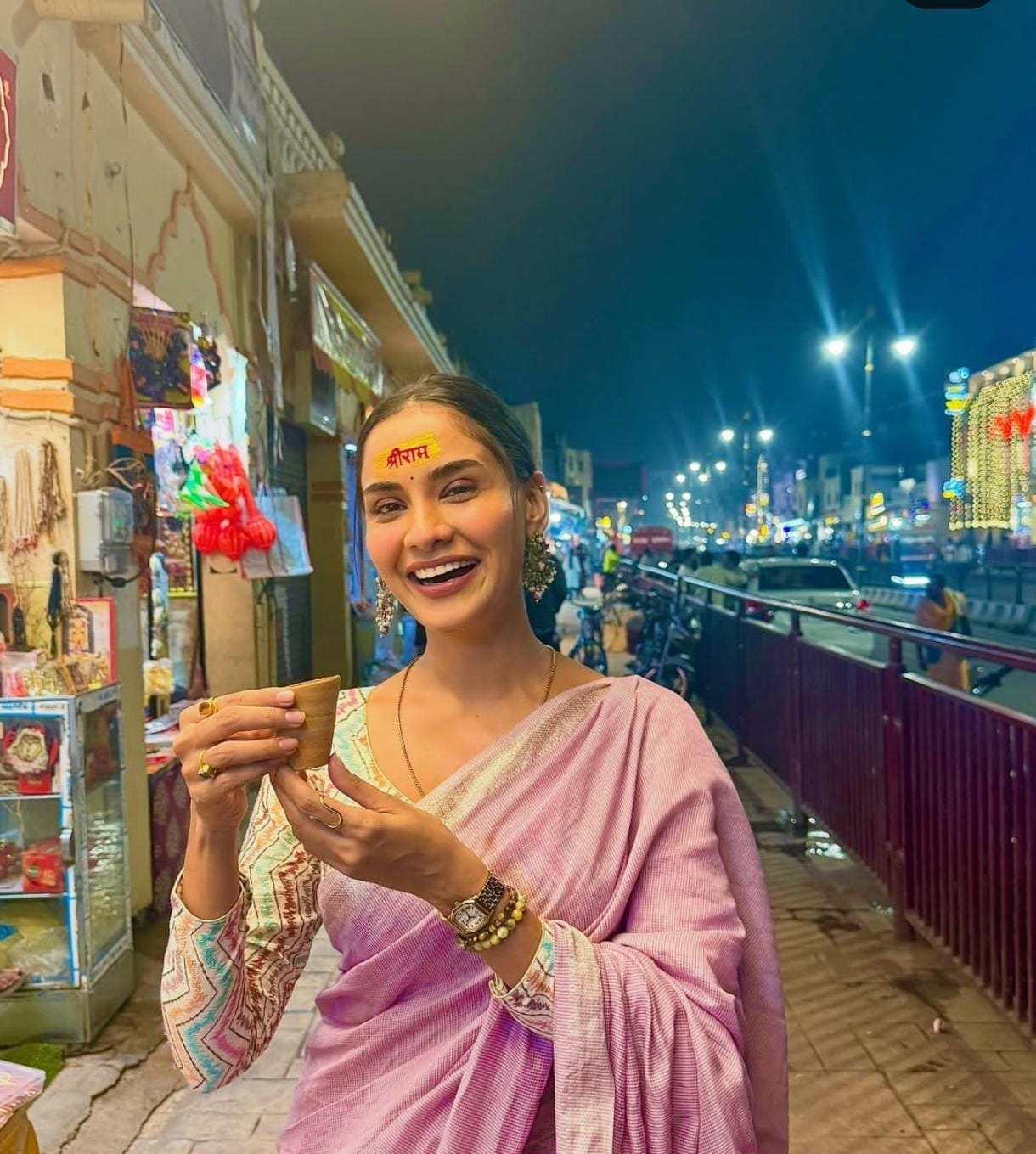 marathi actress disha pardeshi went to varanasi banaras and enjoy dev deepawali