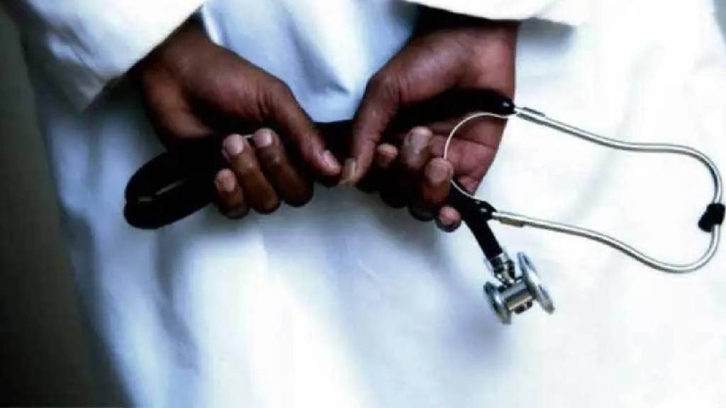 Mumbai Cooper Hospital Mumbai municipal corporation Three doctor assaulted Mumbai Cooper Hospital Mumbai municipal corporation Three doctor assaulted