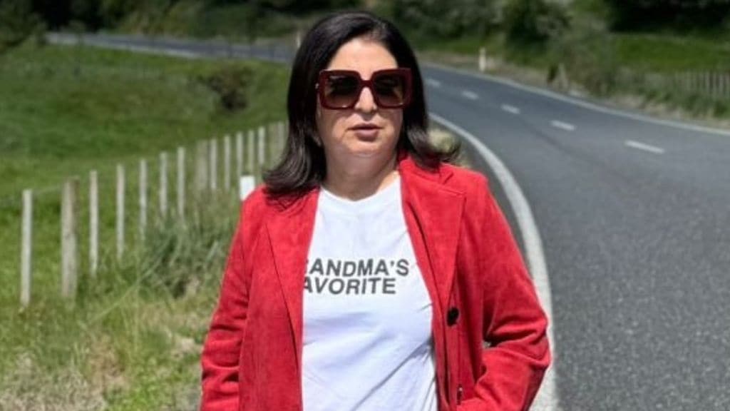 farah khan recall her bad experience director entered her room while she was in bed she kick him out farah khan recall her bad experience director entered her room while she was in bed she kick him out