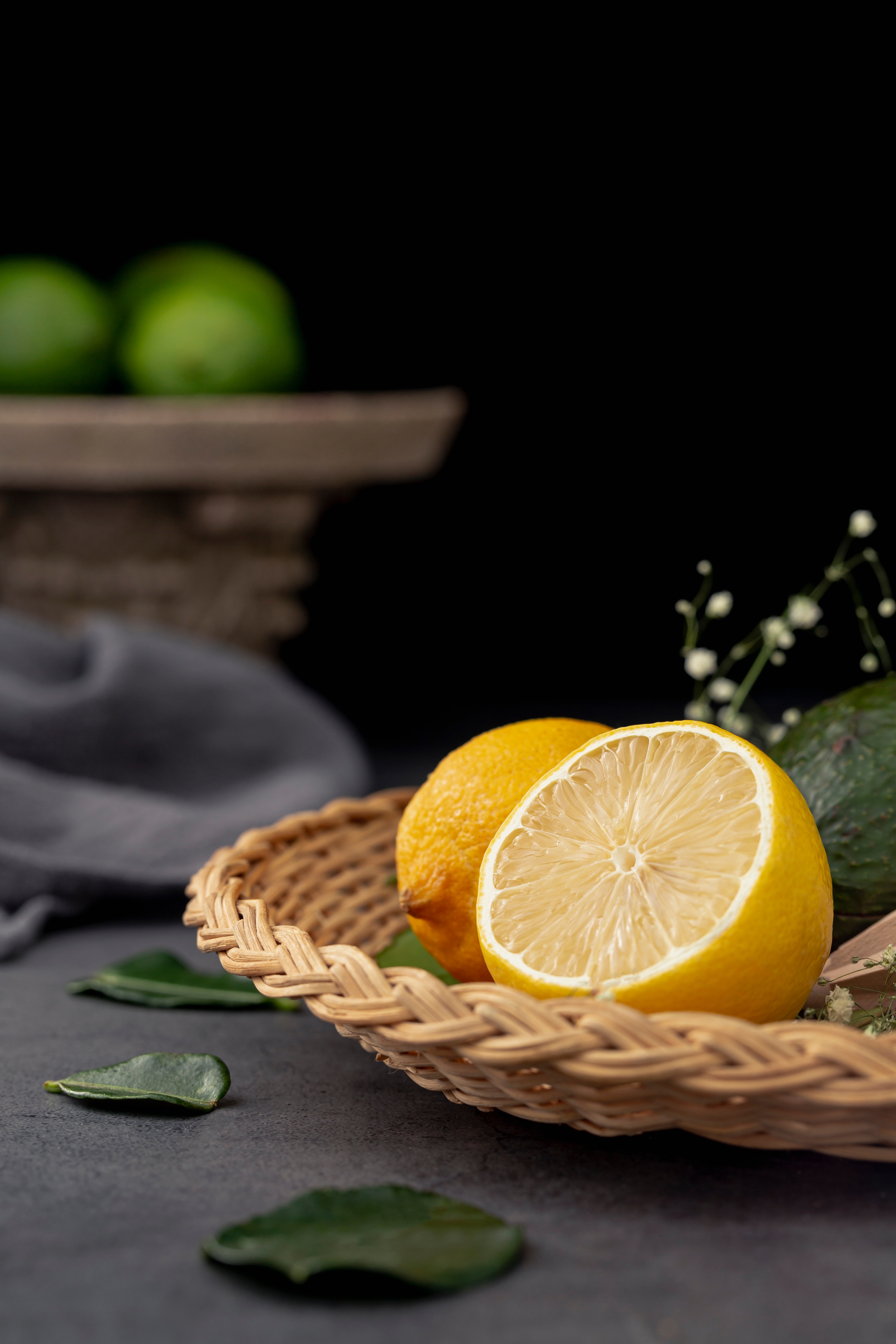 Papaya with lemon juice for a healthy morning.