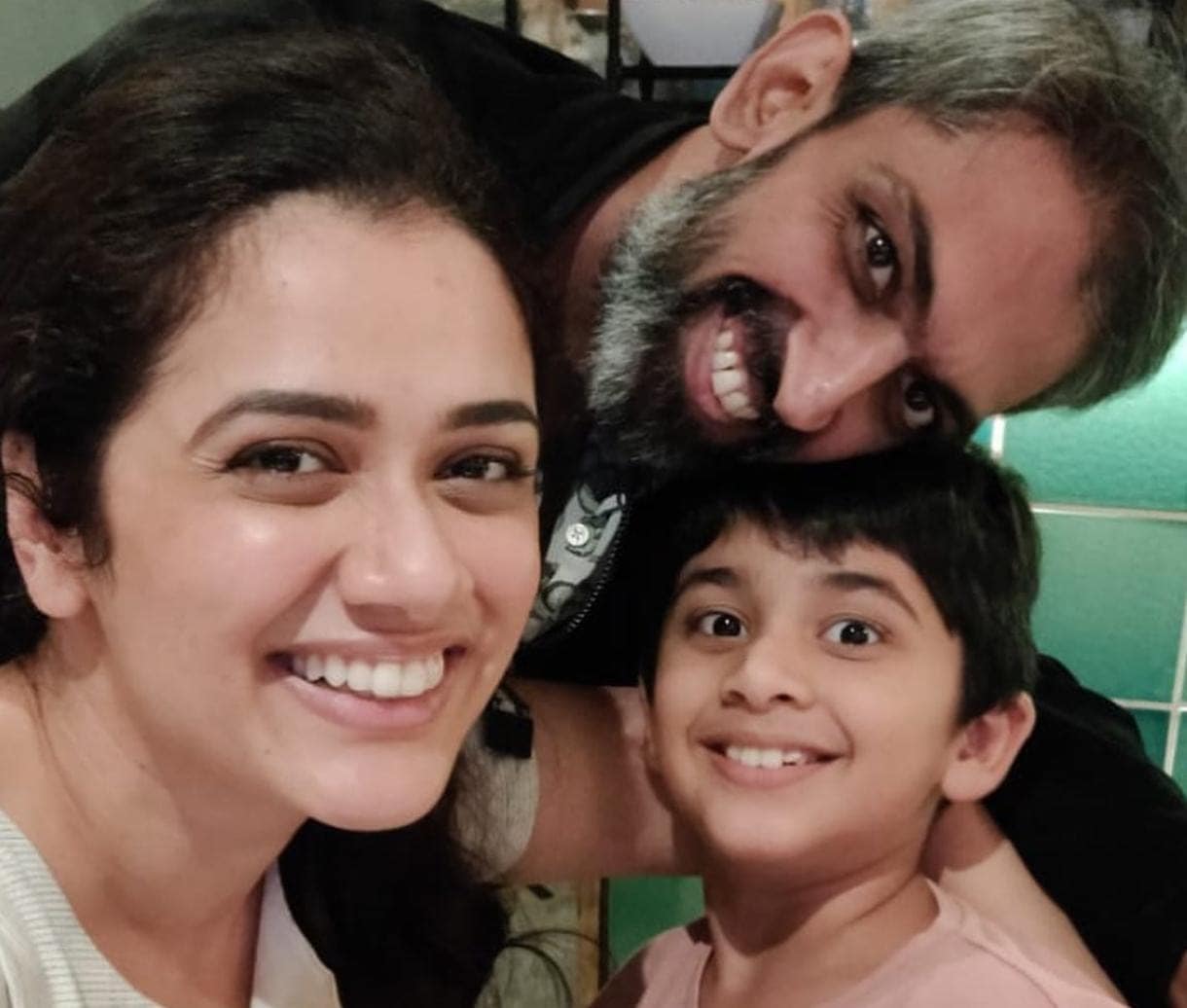 girija oak national crush family husband and son photos