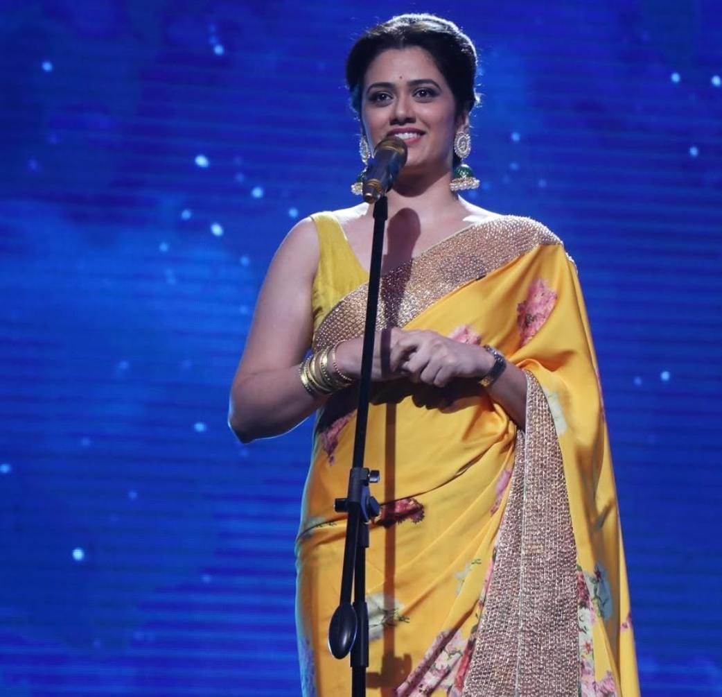 girija oak national crush family husband and son photos