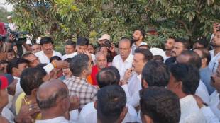 Girish Mahajan interacting with citizens regarding road widening