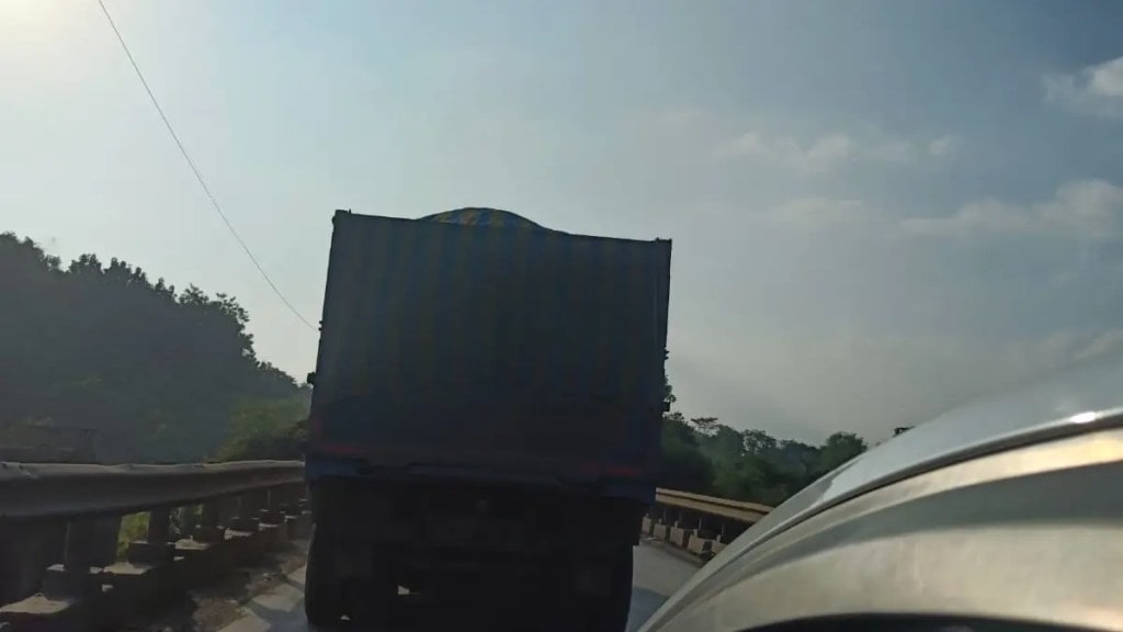 Palghar heavy vehicles banned on manor wada route Palghar heavy vehicles banned on manor wada route