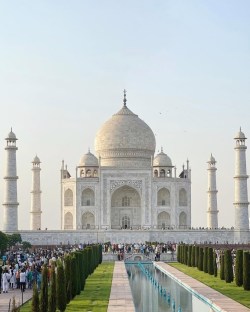 Agra Trip: इतिहास प्रेमींसाठी स्वर्ग असलेल्या ताजमहालसह आग्र्याची ७ प्रसिद्ध ठिकाणे