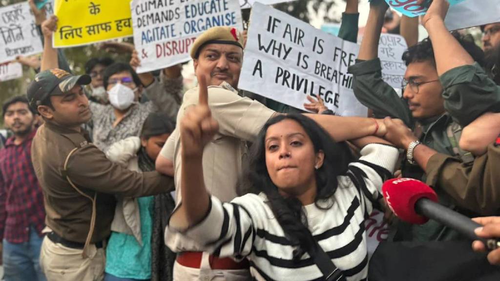 loksatta editorial student Protest against air pollution at India Gate delhi