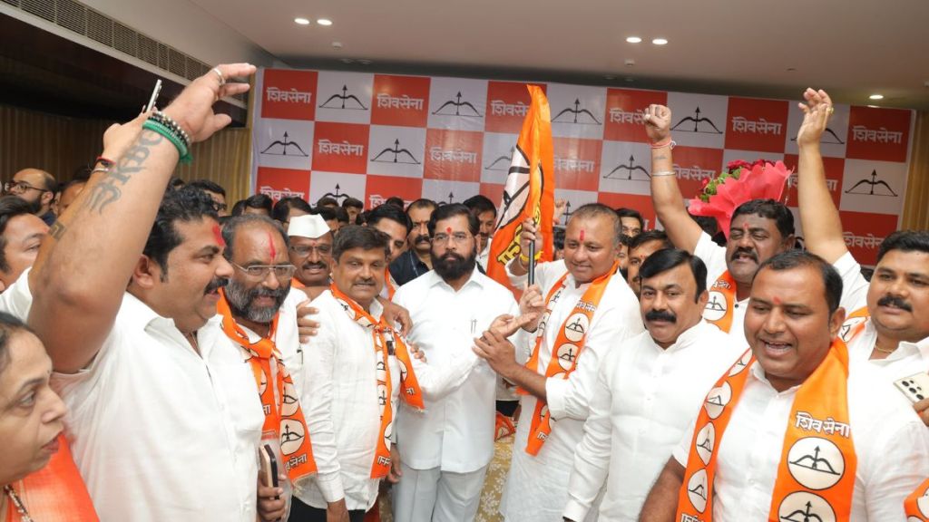 major bjp leaders from Dhule shirpur join shinde faction ahead municipal polls