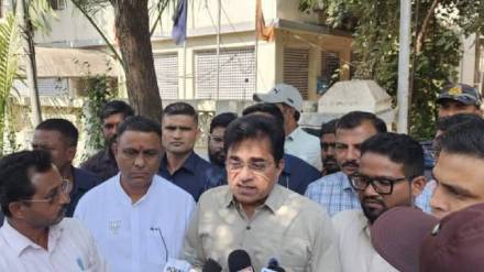 Two dozen beneficiaries of bogus birth certificates fled the country - Kirit Somaiya Two dozen beneficiaries of bogus birth certificates fled the country - Kirit Somaiya