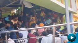 Andhra Stampede Video : व्यंकटेश्वर मंदिरातील चेंगराचेंगरी कॅमेऱ्यात कैद! जीव वाचवण्यासाठी लोकांची धडपड; विचलित करणारा Video आला समोर