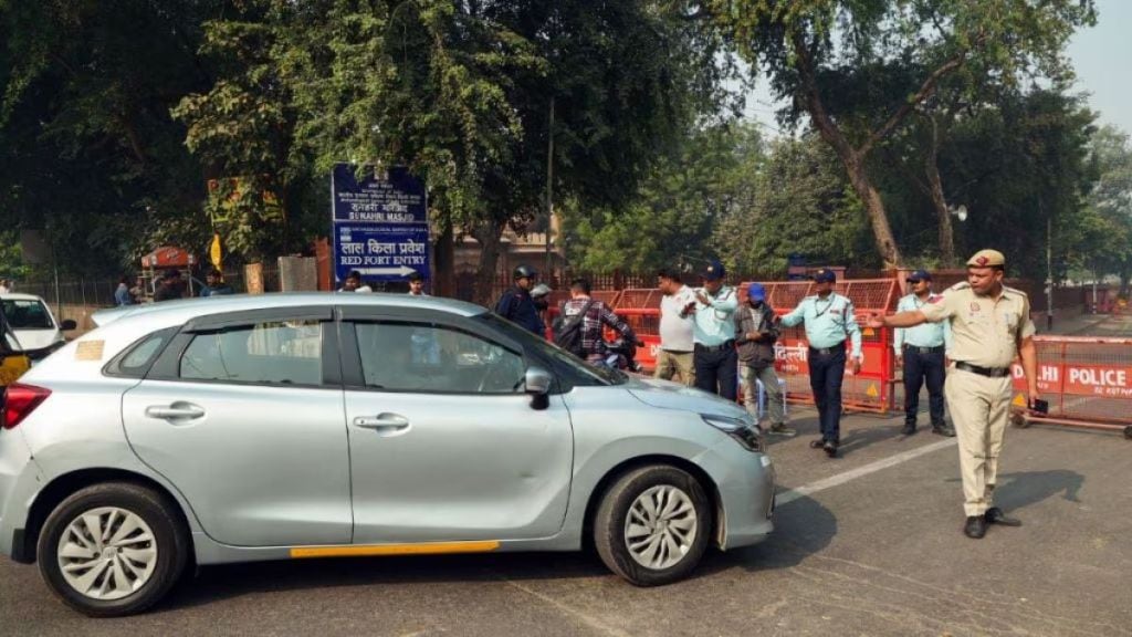 Delhi Blast Update : दिल्ली स्फोटातील आरोपीकडे आणखी एक कार? लाल रंगाची ‘फोर्ड इकोस्पोर्ट’ पोलिसांच्या रडारवर