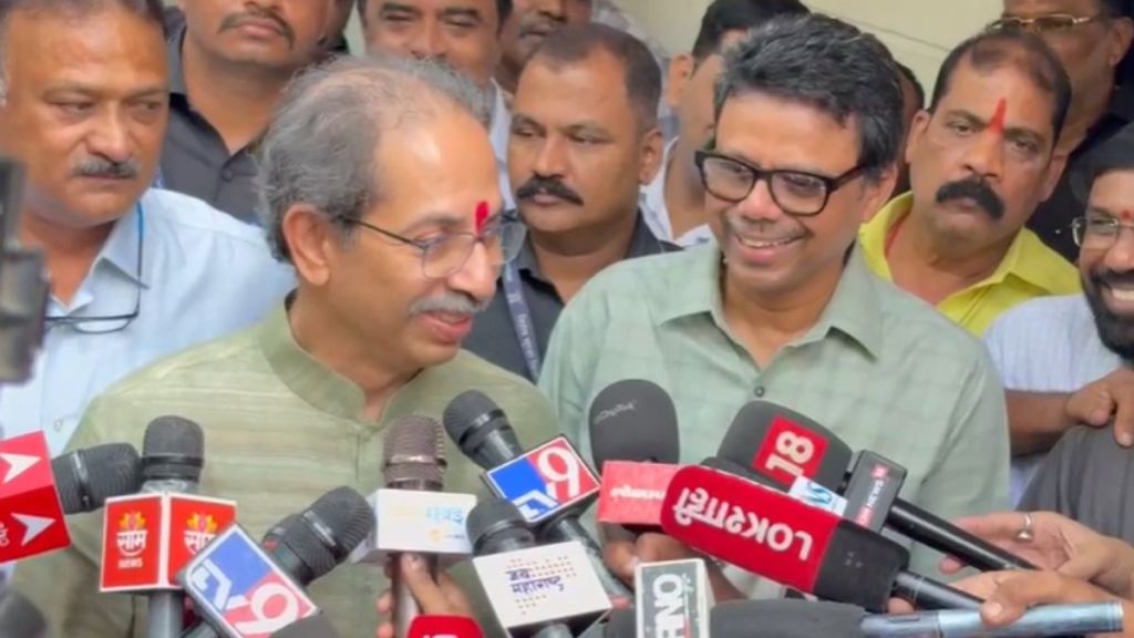 Maharashtra News Updates : संजय राऊत पुन्हा हातात तलवार घेऊन मैदानात दिसतील – उद्धव ठाकरे Maharashtra News Updates : संजय राऊत पुन्हा हातात तलवार घेऊन मैदानात दिसतील – उद्धव ठाकरे