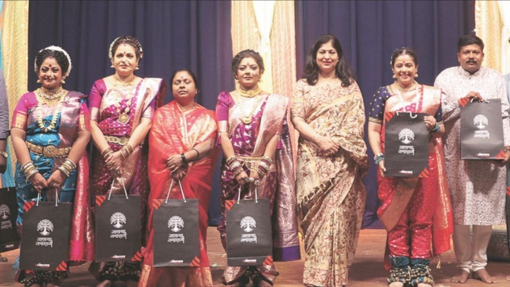 love and lavani showcase traditional lavani at loksatta abhijat litfest thane love and lavani showcase traditional lavani at loksatta abhijat litfest thane