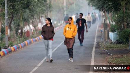 atmosphere in Mumbai cools down in the morning as minimum temperature drops